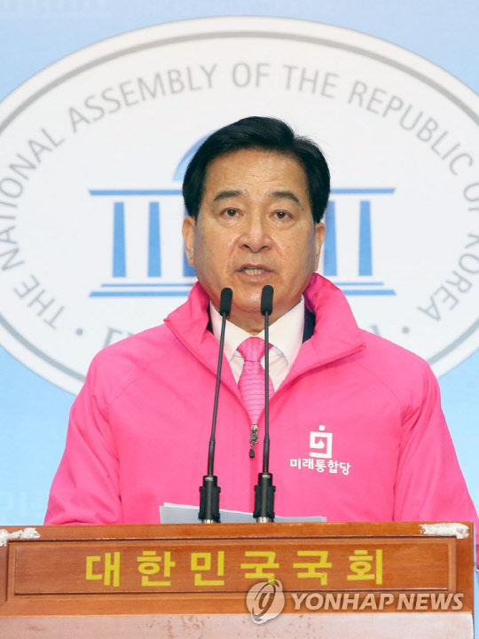 심재철 미래통합당 원내대표가 25일 국회 정론관에서 공매도 폐지와 관련해 발언하고 있다. 연합뉴스.